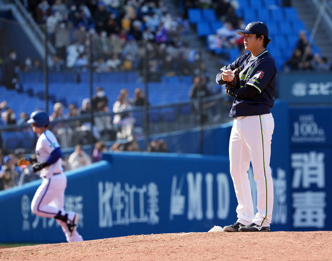 DeNA対ヤクルト　6回裏DeNA無死一、三塁、オースティンに3点本塁打を浴びる松本健（撮影・たえ見朱実）