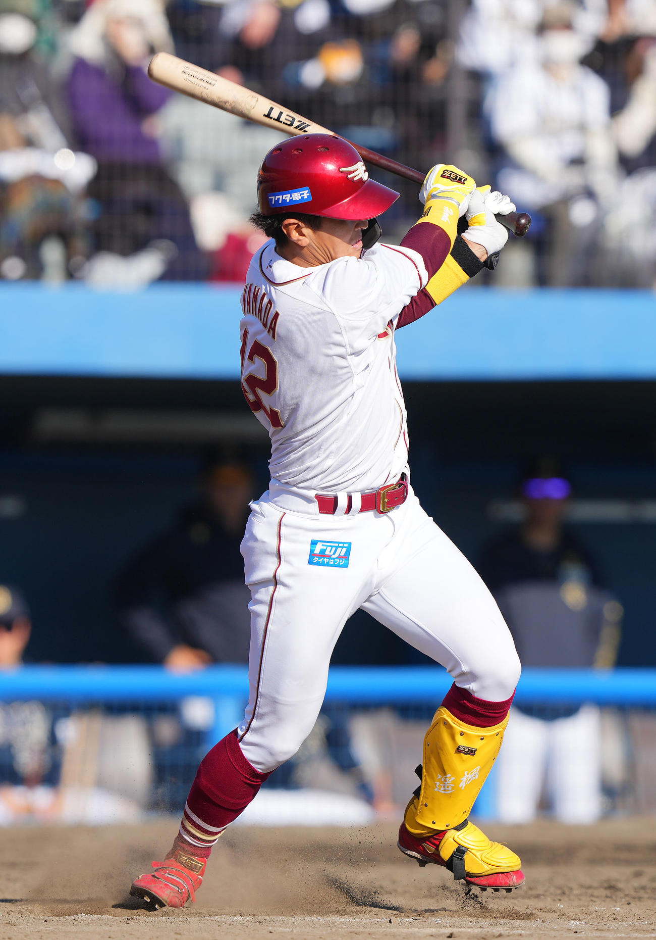 楽天対オリックス　8回裏楽天2死一、二塁、内野安打を放つ山田（撮影・垰建太）