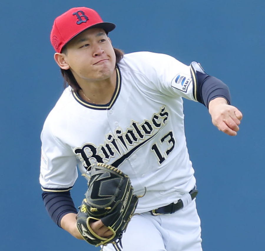 キャッチボールするオリックス宮城（撮影・前田充）