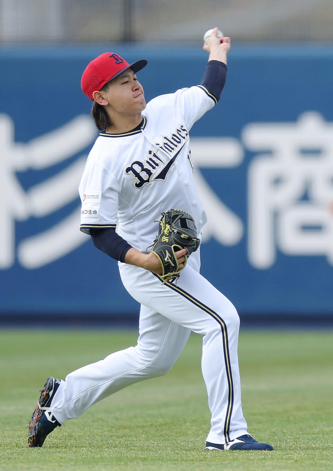 キャッチボールするオリックス宮城（撮影・前田充）