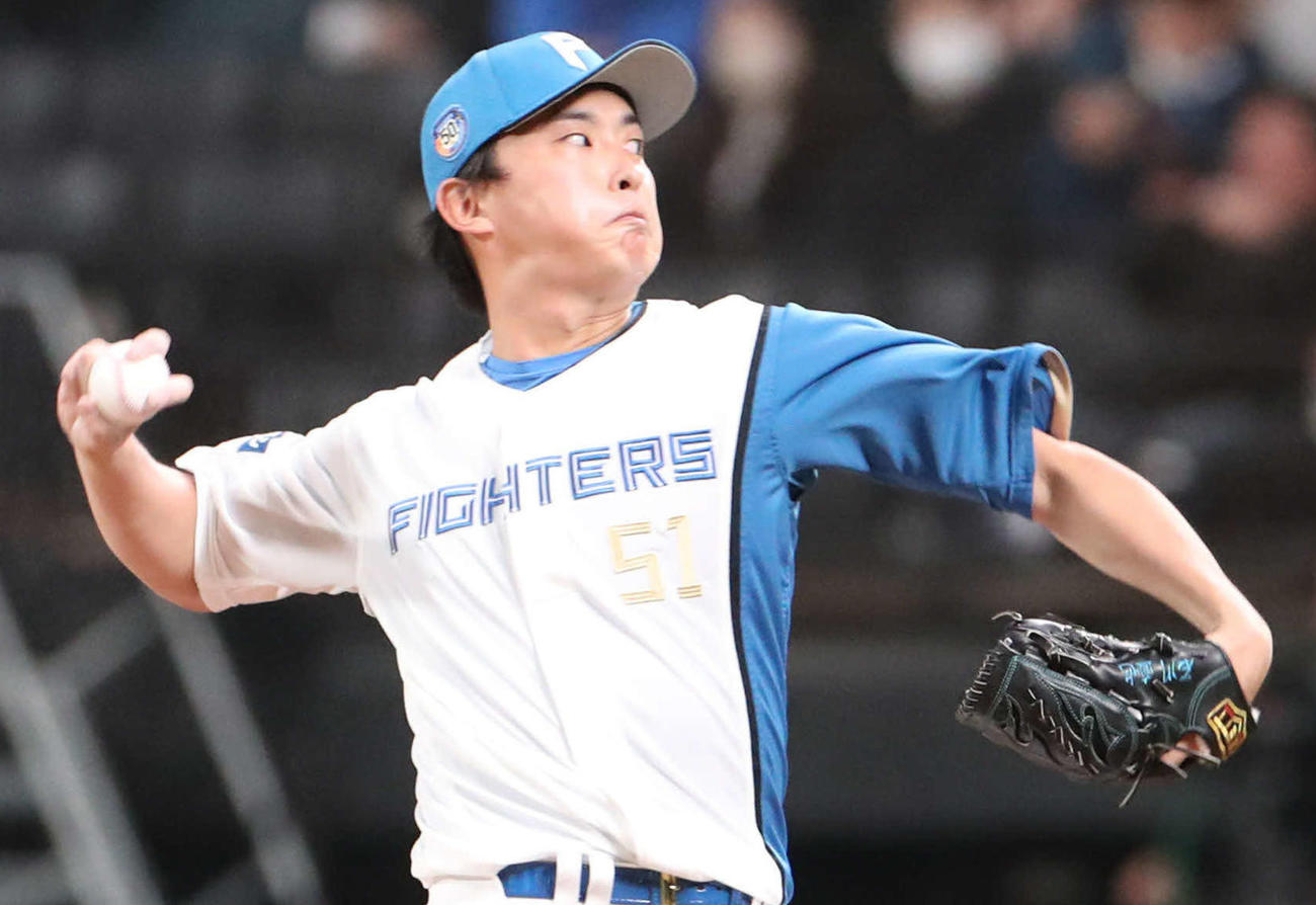日本ハム対広島　日本ハム4番手の石川（撮影・佐藤翔太）