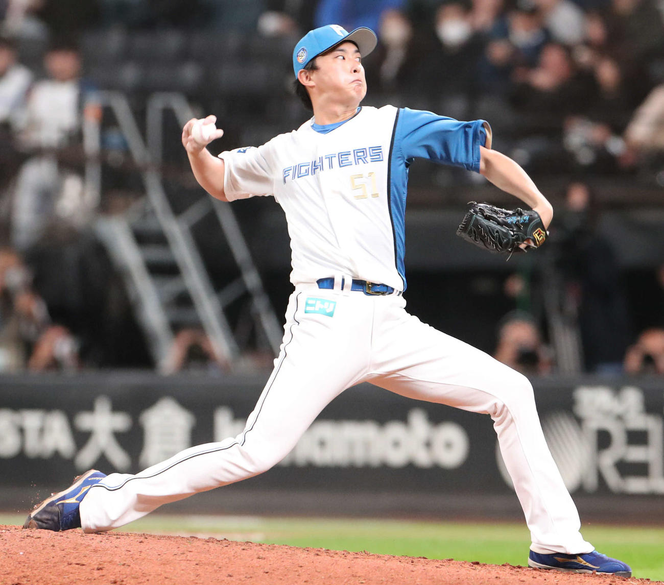 日本ハム対広島　日本ハム4番手の石川（撮影・佐藤翔太）