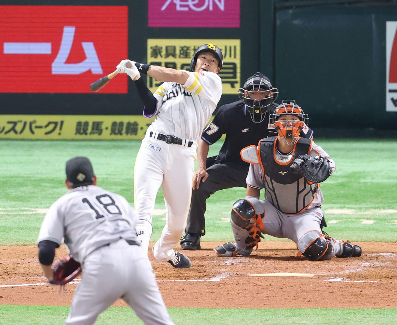 ソフトバンク対巨人　3回裏ソフトバンク2死一、三塁、柳田は中前に適時打を放つ（撮影・梅根麻紀）
