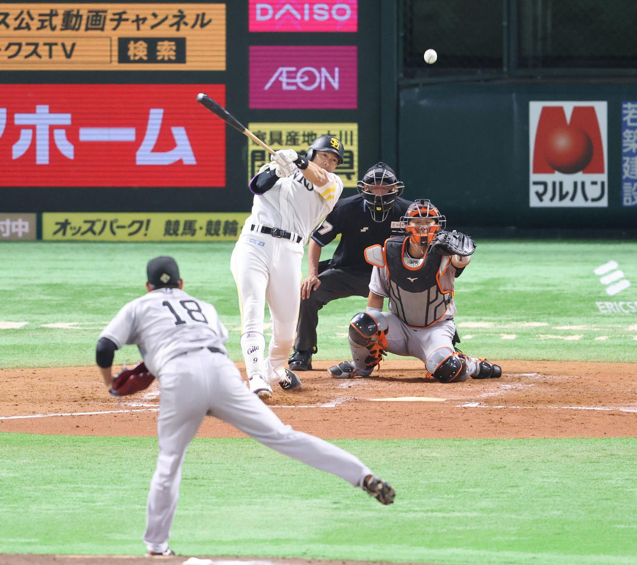 ソフトバンク対巨人　3回裏ソフトバンク2死一、三塁、柳田は中前に適時打を放つ（撮影・梅根麻紀）