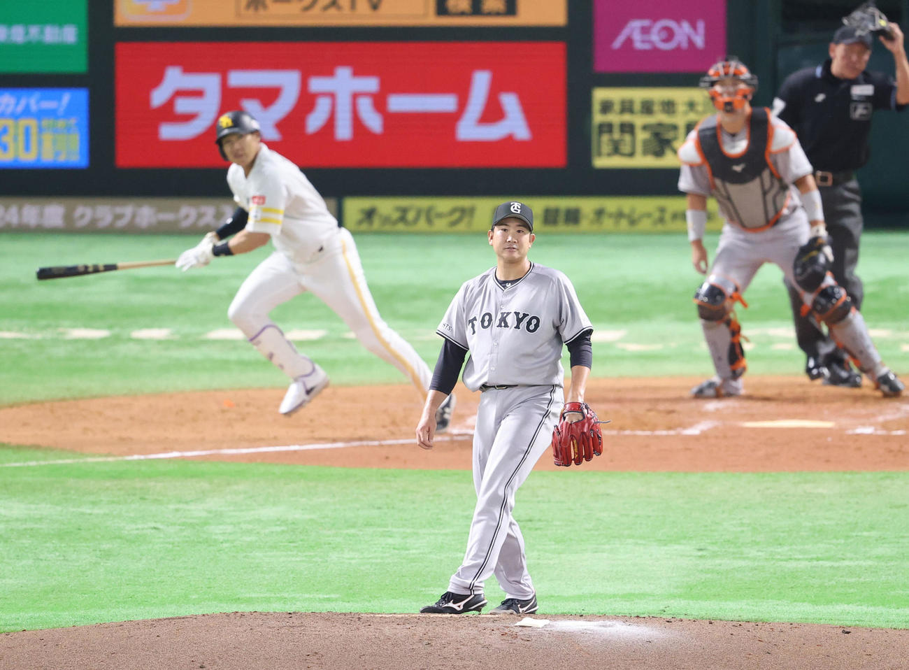 ソフトバンク対巨人　3回裏ソフトバンク2死一、三塁、柳田に中前適時打を浴びた菅野（撮影・梅根麻紀）