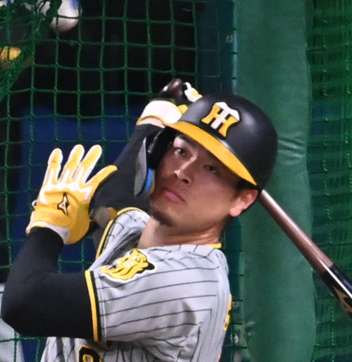 フリー打撃練習をする佐藤輝（撮影・森本幸一）