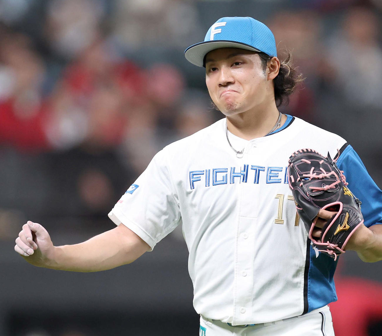 日本ハム対広島　1回表、無失点に抑え引き揚げる伊藤（撮影・黒川智章）