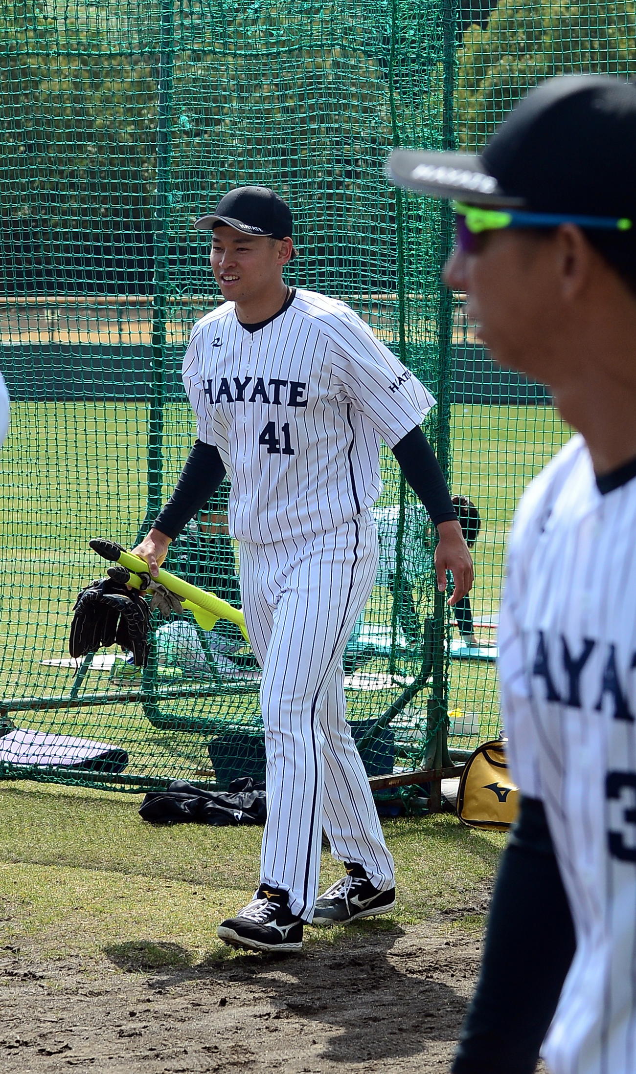 笑顔で引き揚げるくふうハヤテ早川
