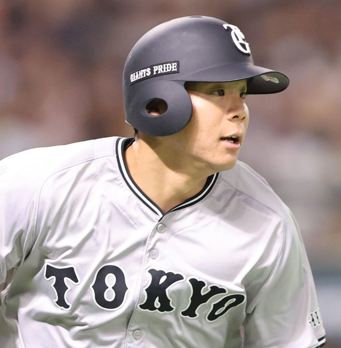 ソフトバンク対巨人　6回表巨人無死一塁、佐々木は右前安打を放つ（撮影・梅根麻紀）