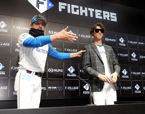 日本ハム】福島蓮、ユニホーム姿のド派手な“記者”に驚き「どこで着れ