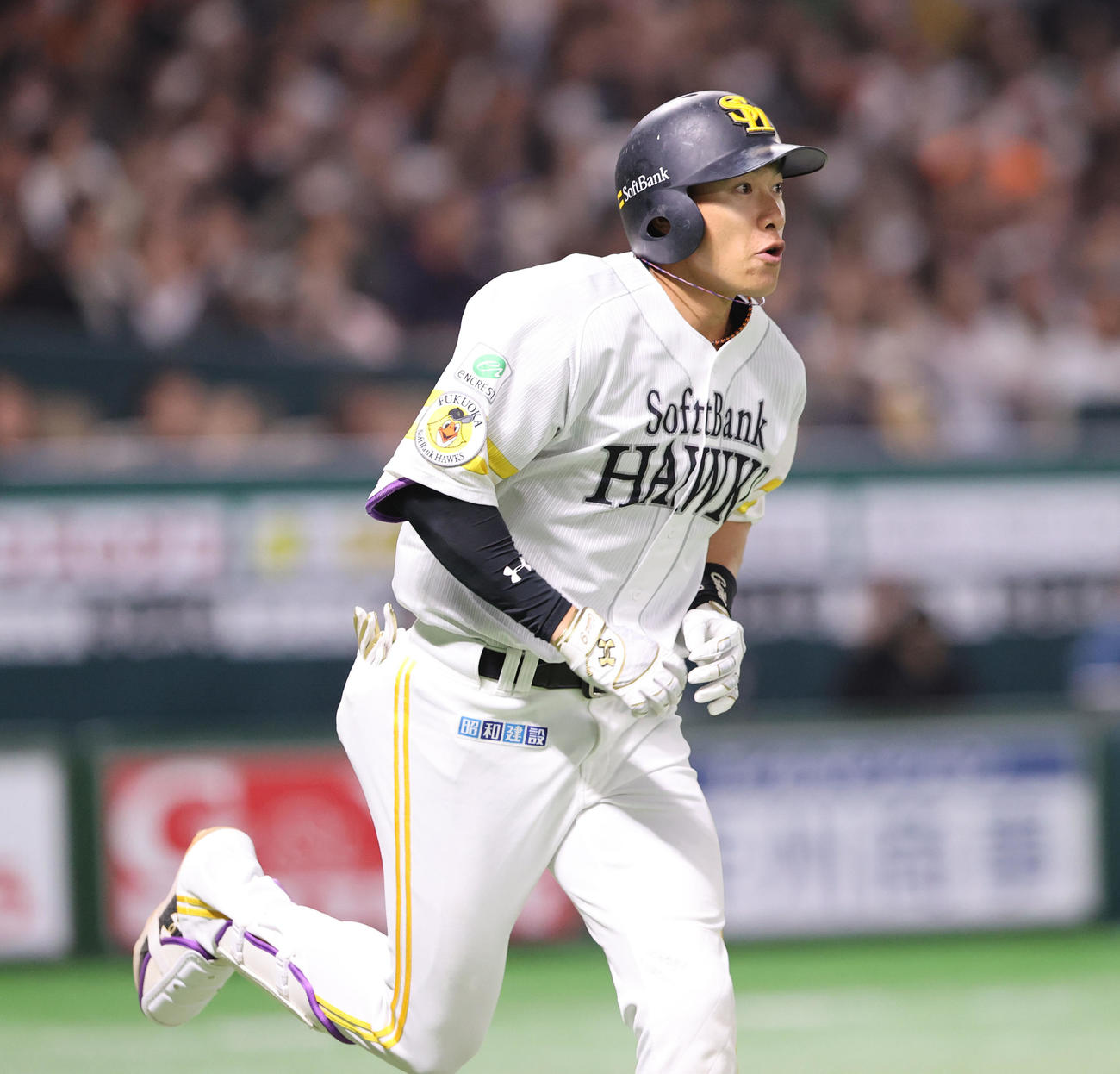 ソフトバンク対巨人　1回裏ソフトバンク1死一、二塁、柳田は右越えに先制となる3点本塁打を放つ（撮影・梅根麻紀）