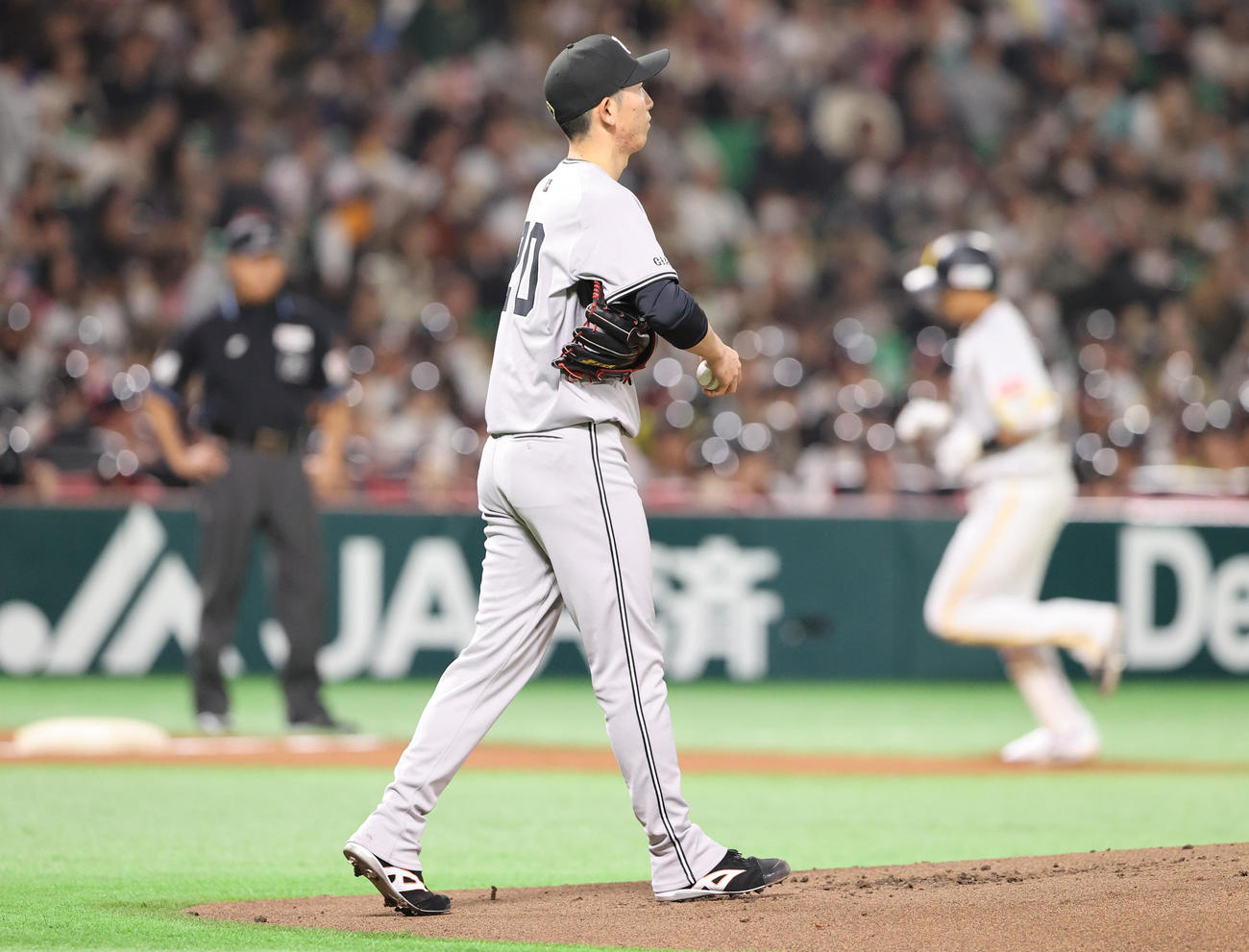 ソフトバンク対巨人　1回裏ソフトバンク1死一、二塁、柳田に右越え先制3点本塁打を浴びた戸郷（撮影・梅根麻紀）