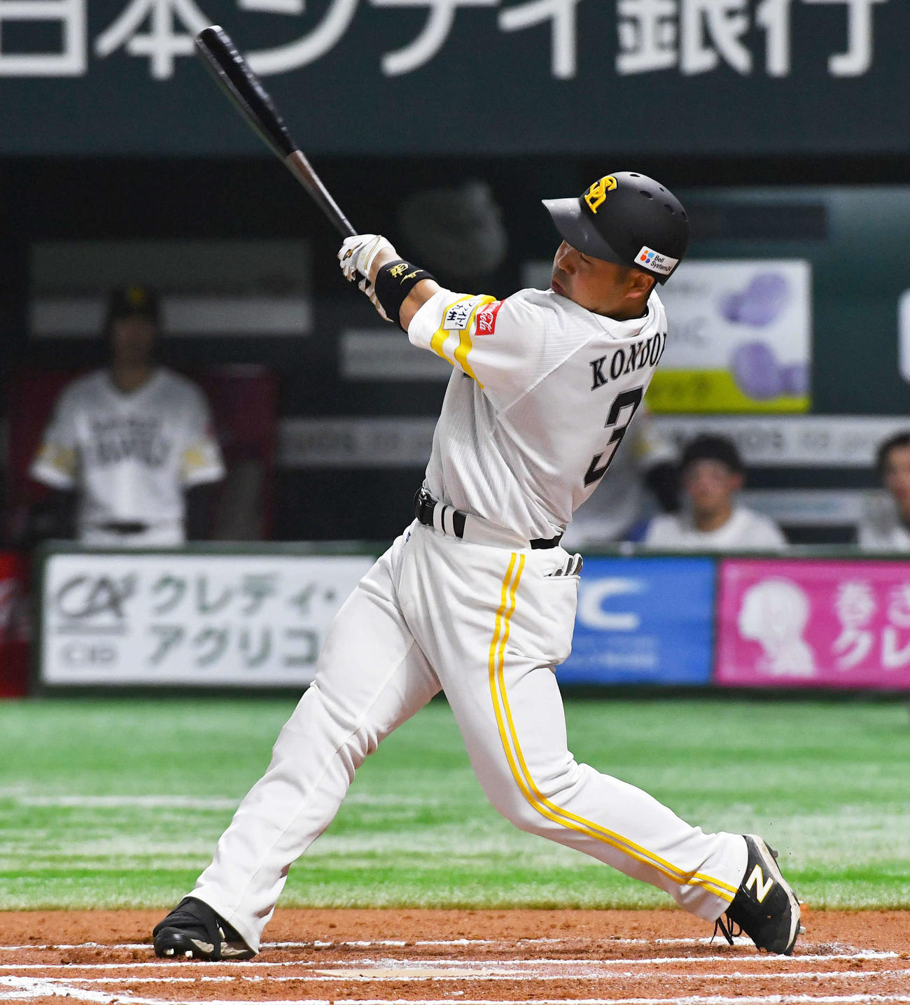 ソフトバンク対巨人　6回裏ソフトバンク1死、近藤は右二塁打を放つ（撮影・岩下翔太）