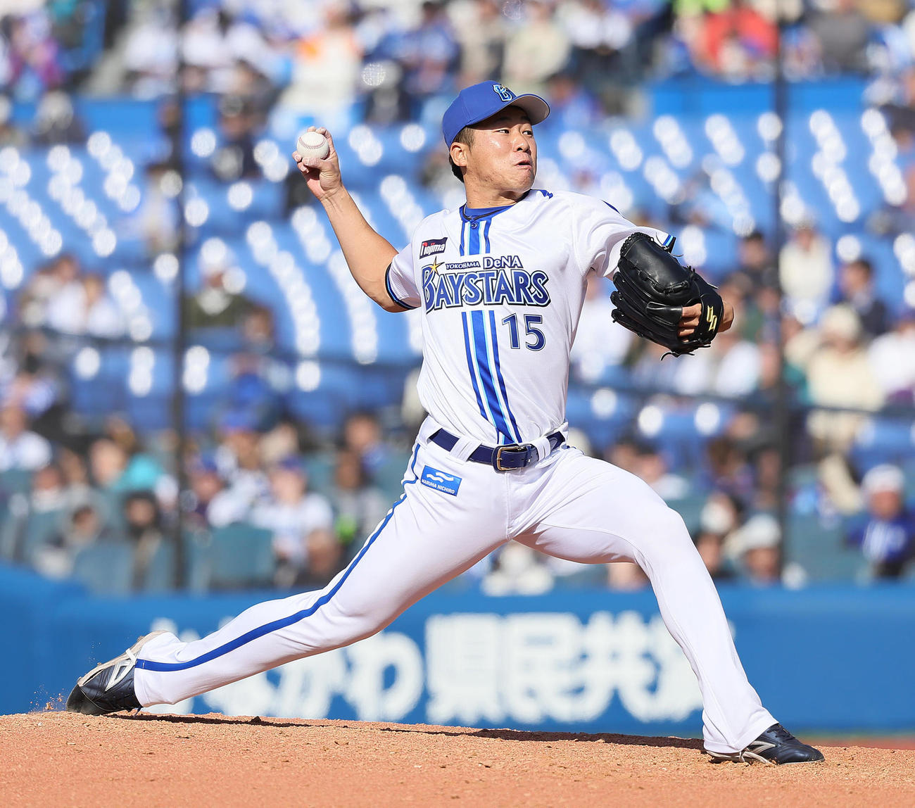 DeNA対楽天　7回から登板したDeNA徳山（撮影・足立雅史）