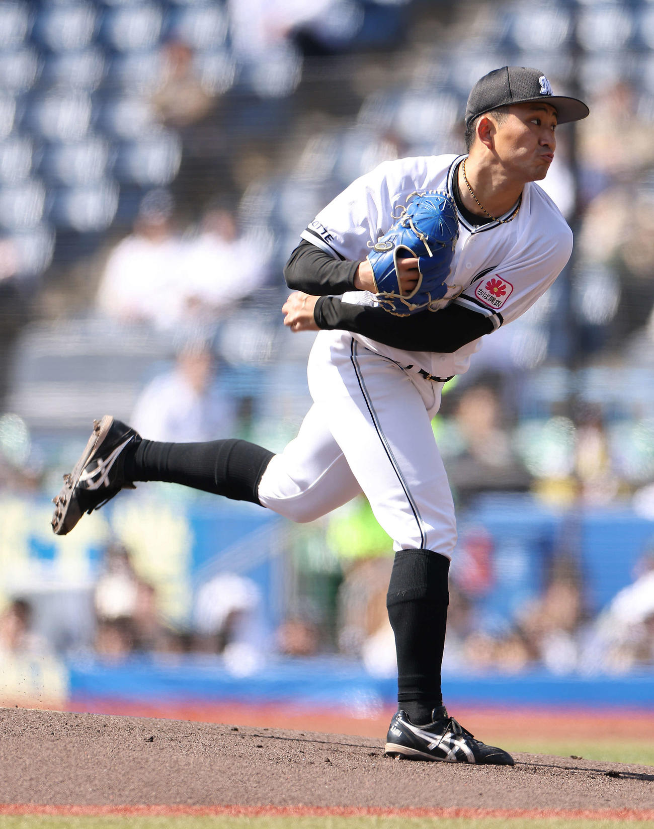 ロッテ対オリックス　先発登板するロッテ小島（撮影・河田真司）