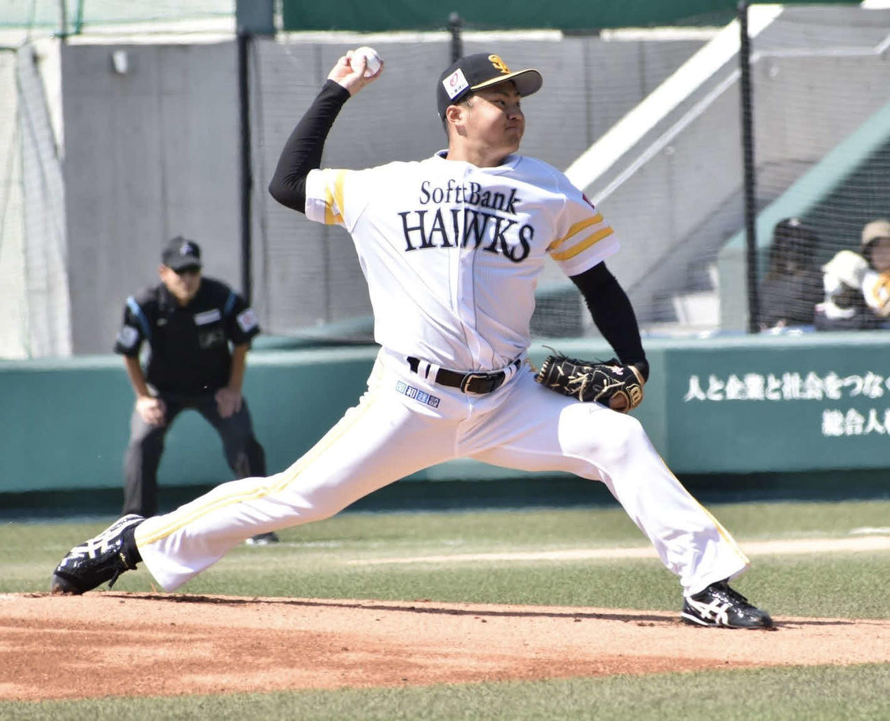 中日とのウエスタン・リーグ開幕戦に先発する村田