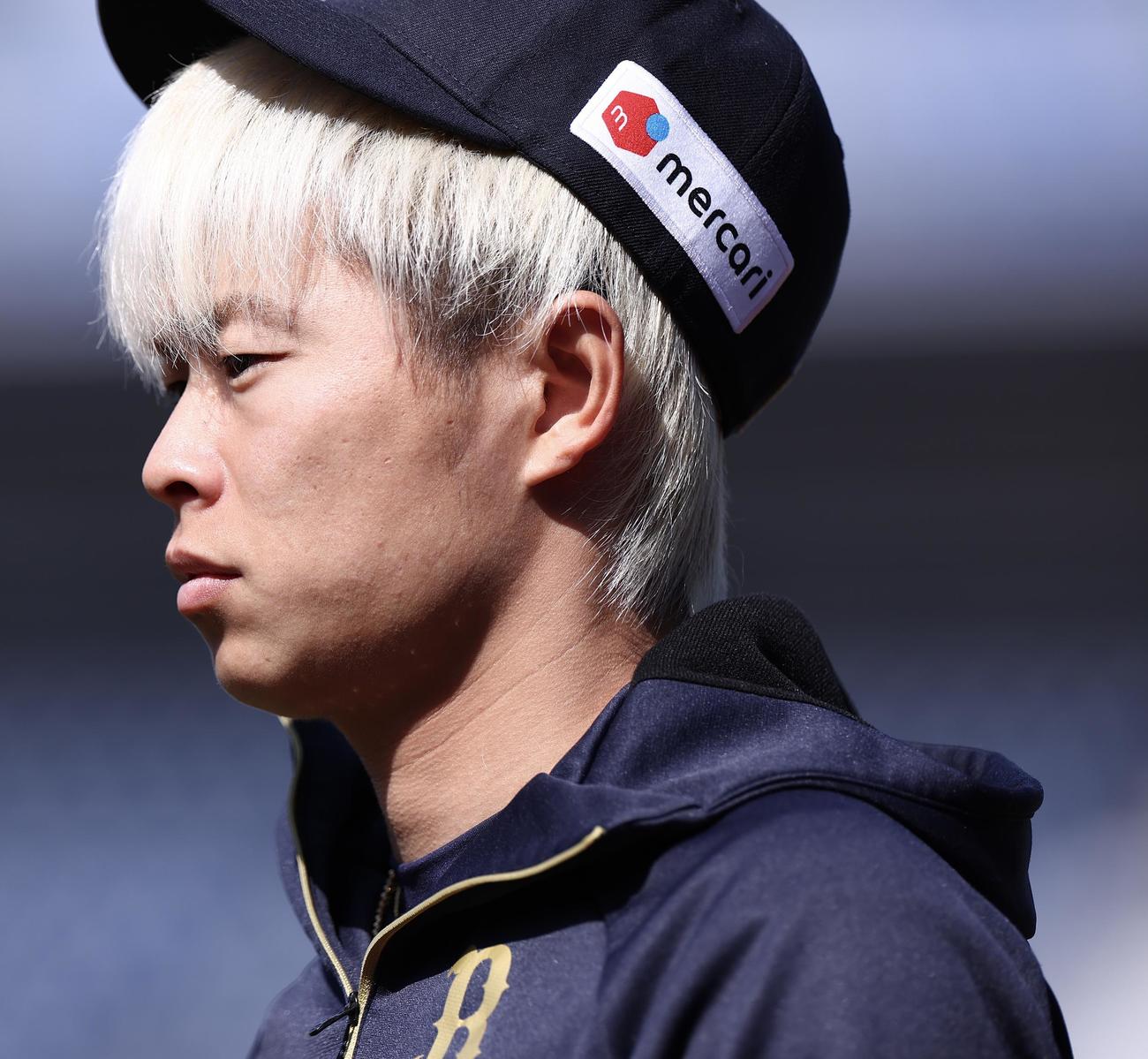 ロッテ対オリックス　試合前、練習に臨むオリックス山岡（撮影・河田真司）