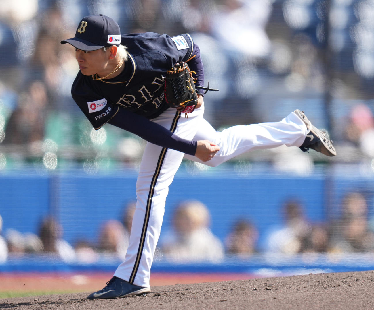 ロッテ対オリックス　先発し力投するオリックス山岡（撮影・鈴木みどり）
