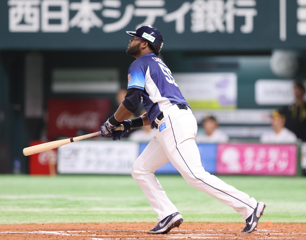 ソフトバンク対西武　4回表西武2死二塁、コルデロは右越えに逆転となる2点本塁打を放つ（撮影・梅根麻紀）