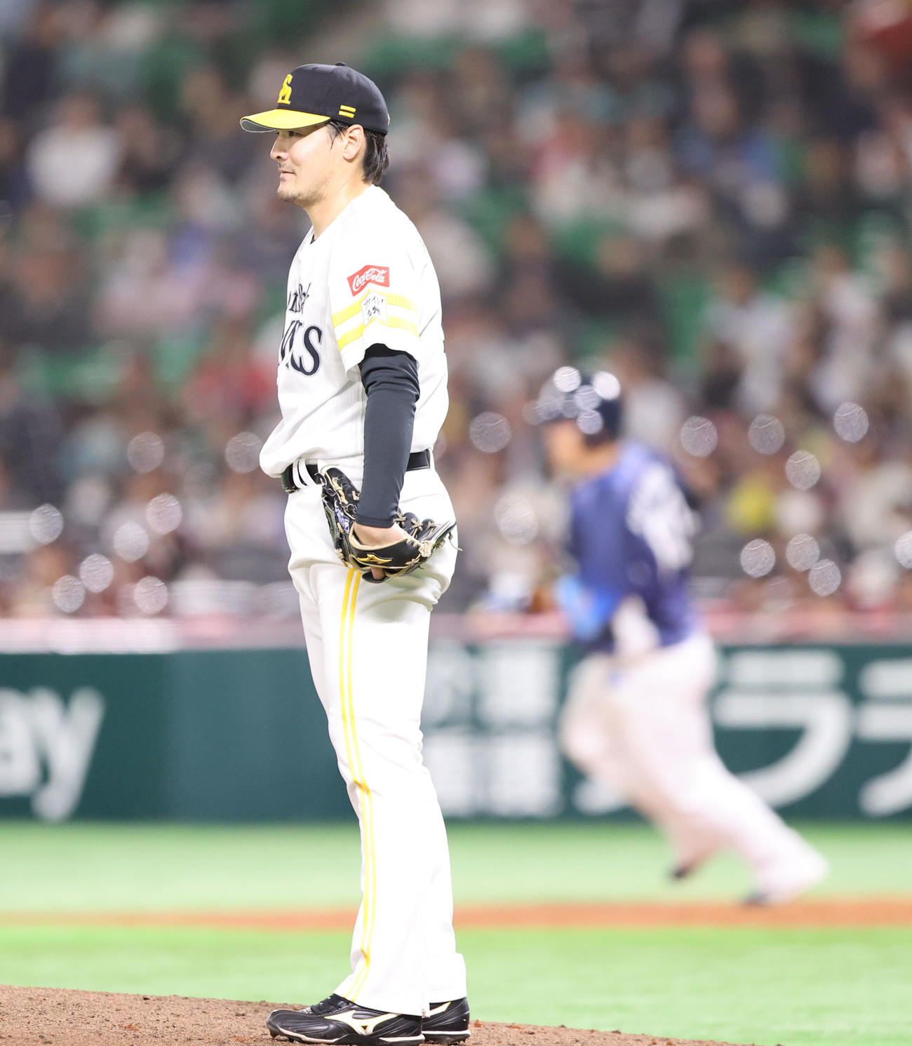 ソフトバンク対西武　4回表西武1死、中村剛に左越え二塁打を浴びた有原（撮影・梅根麻紀）