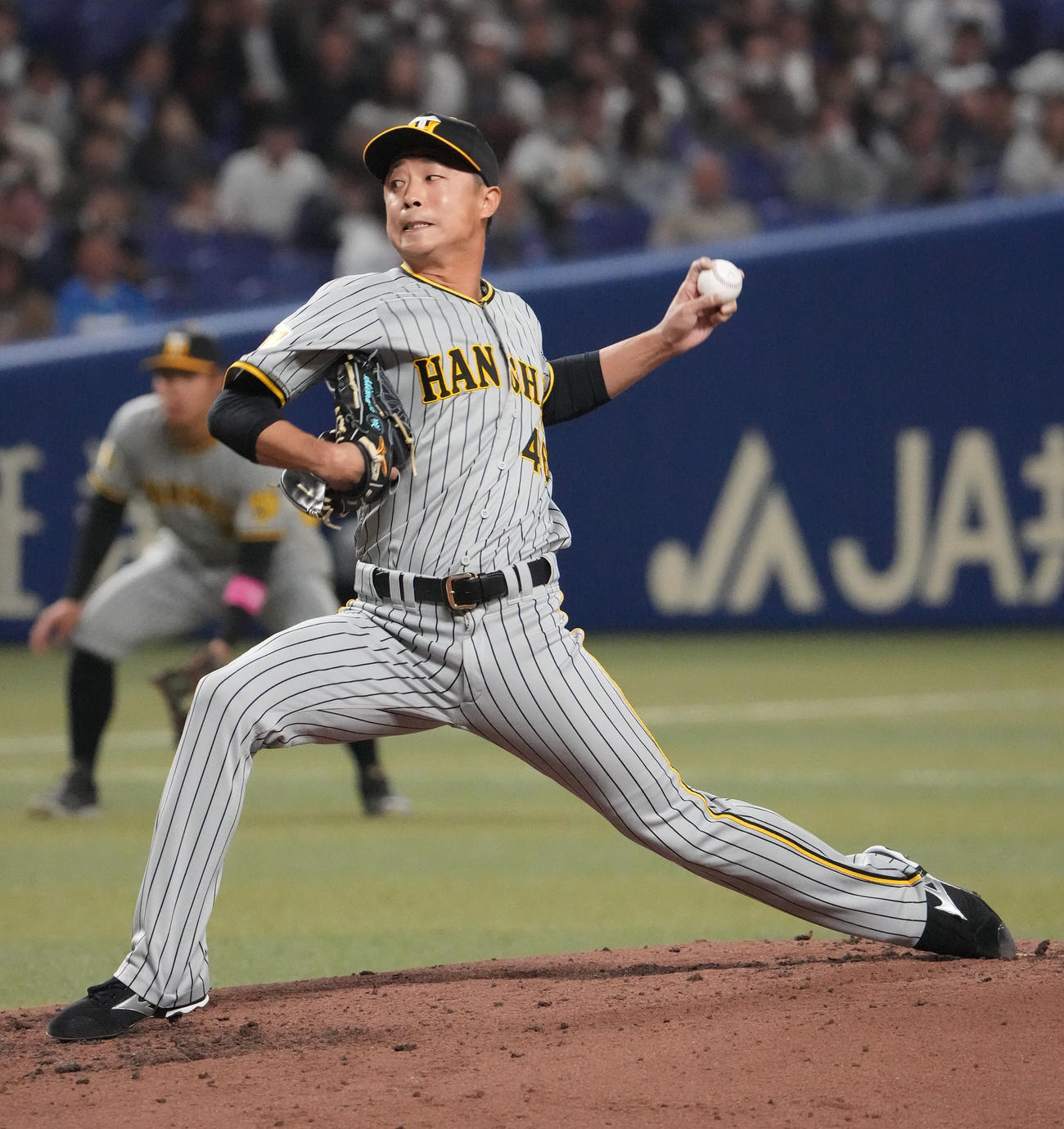 中日対阪神　7回裏、阪神2番手で登板する島本（撮影・森本幸一）