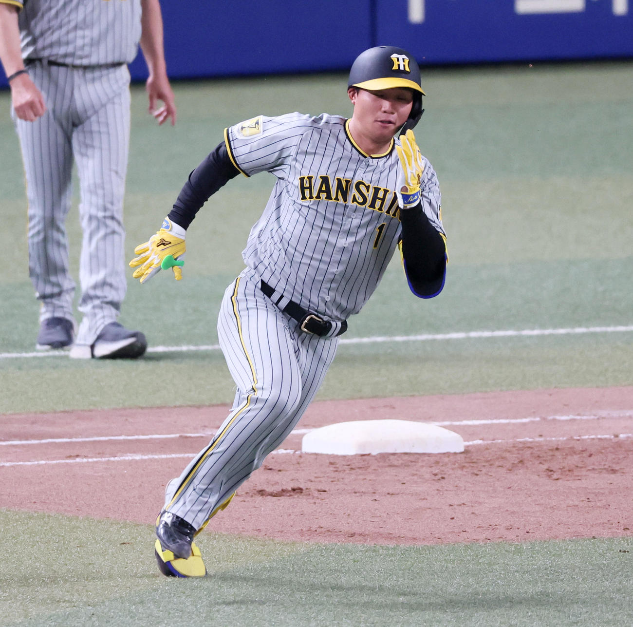 中日対阪神　9回表阪神無死、森下は中へ二塁打を放つ（撮影・加藤哉）