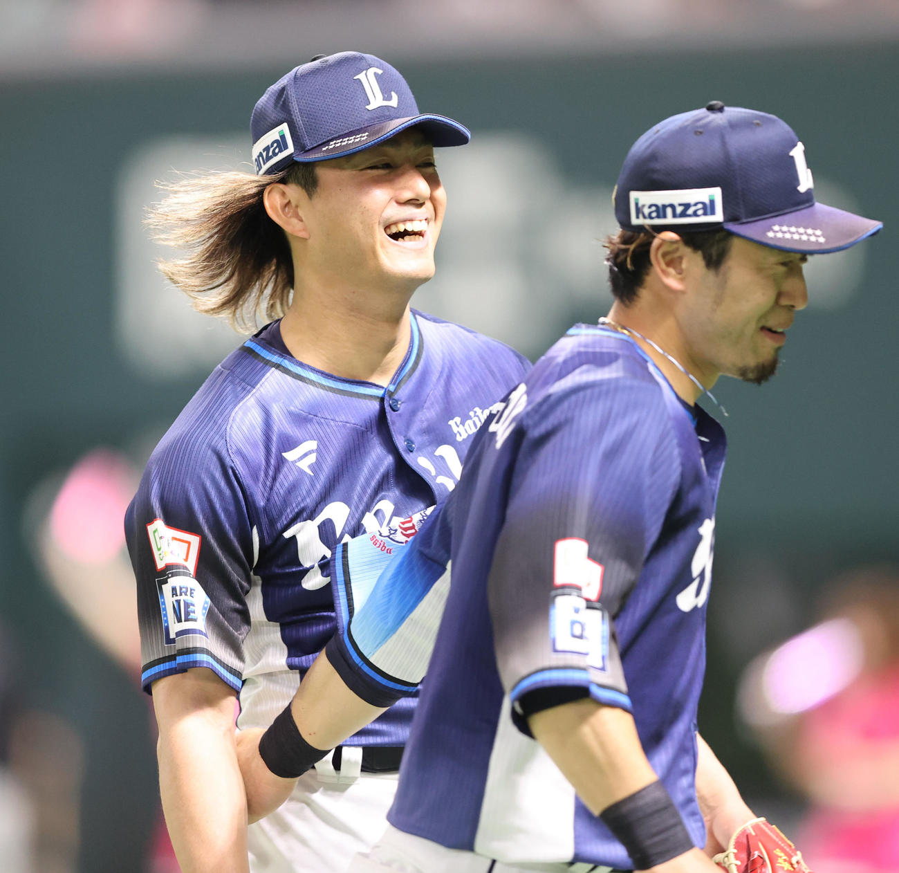 ソフトバンク対西武　先発の今井は5回を投げ終わり笑顔でベンチに引きあげる（撮影・梅根麻紀）