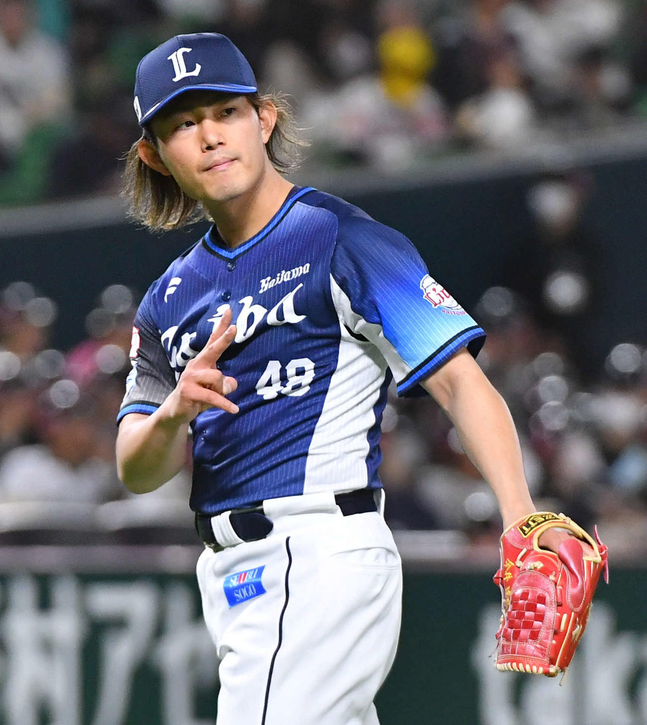 ソフトバンク対西武　2回裏ソフトバンク1死、井上を見逃し三振に抑え、指で2をつくる今井（撮影・岩下翔太）