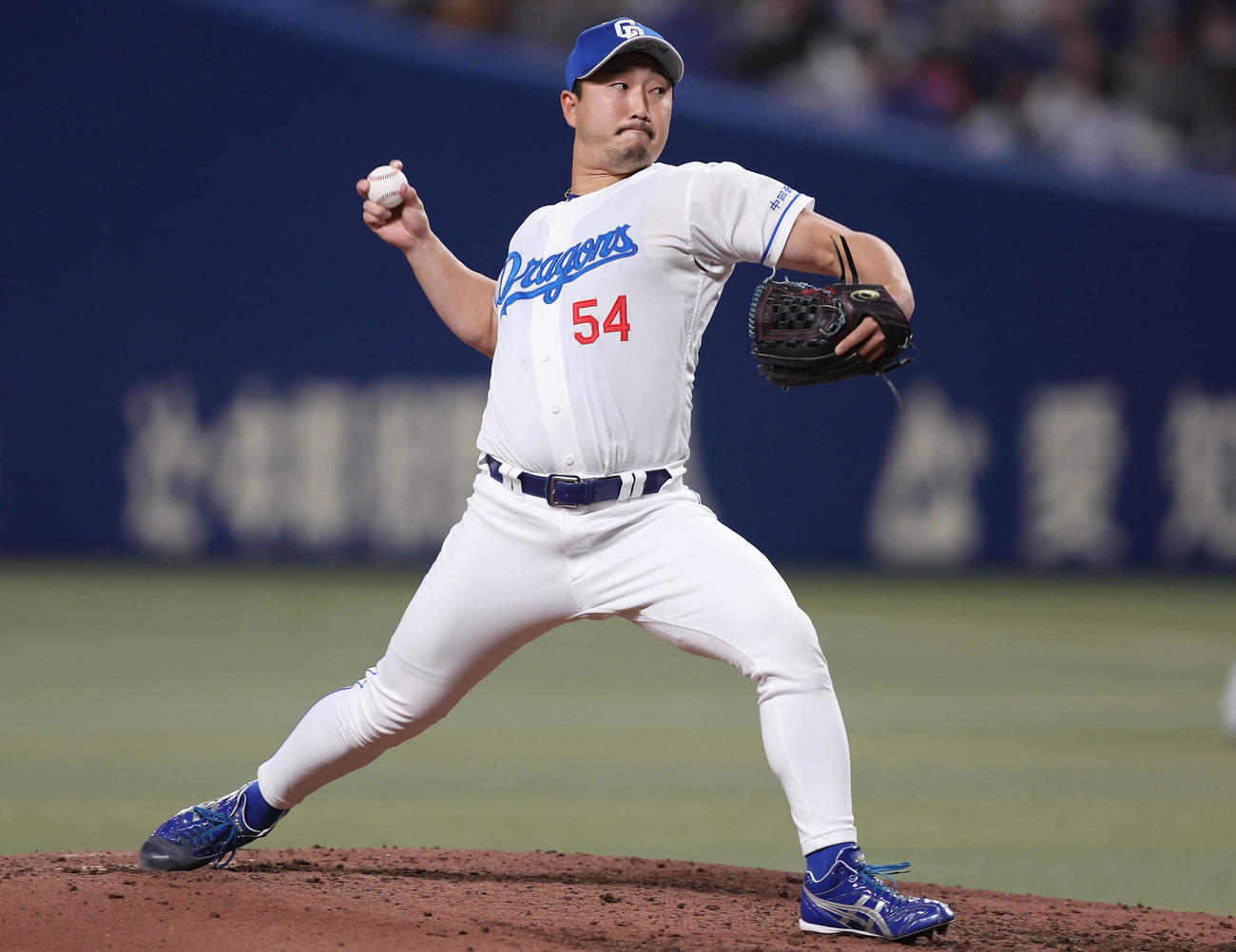 中日対阪神　力投する中日3番手の藤嶋（撮影・前田充）