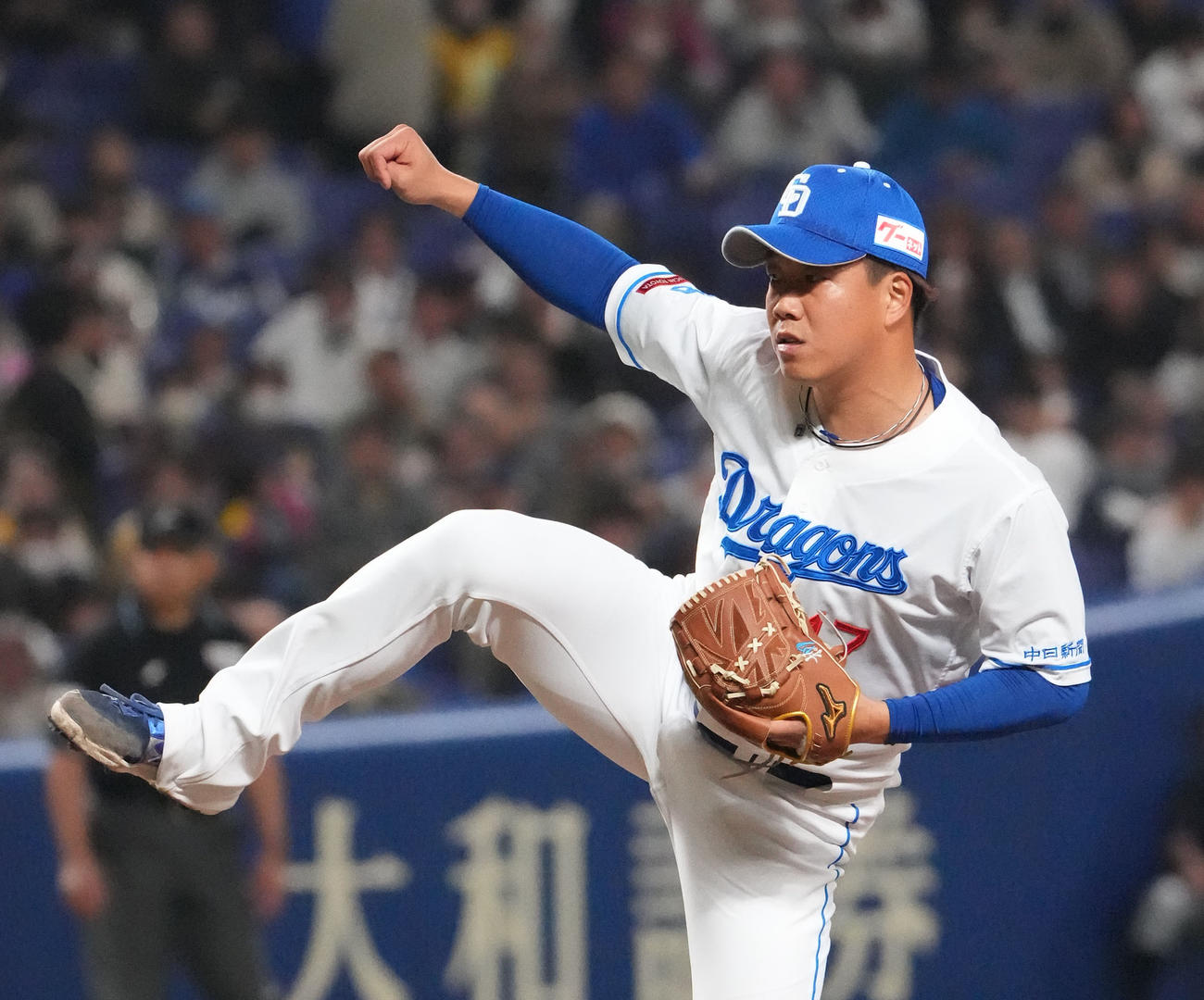 中日対阪神　5回表、力投する中日先発の柳（撮影・森本幸一）