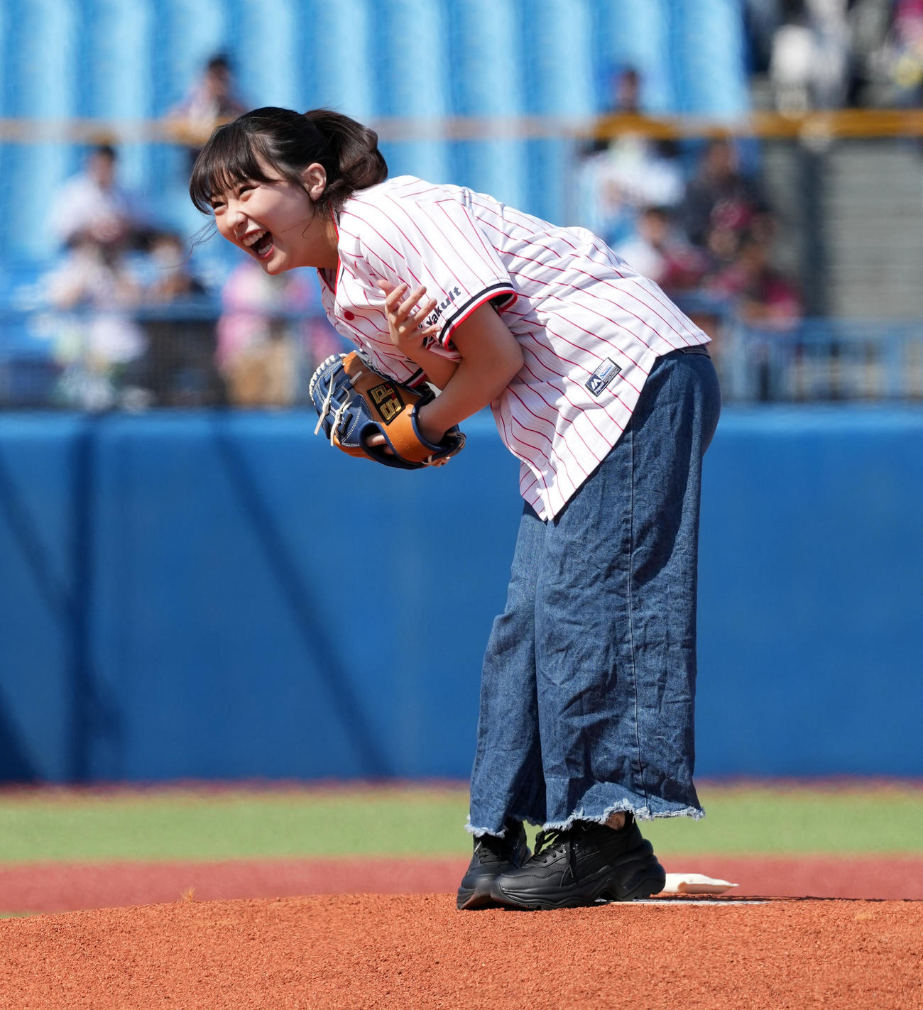 ヤクルト対楽天　始球式を務めた田中美久（撮影・たえ見朱実）