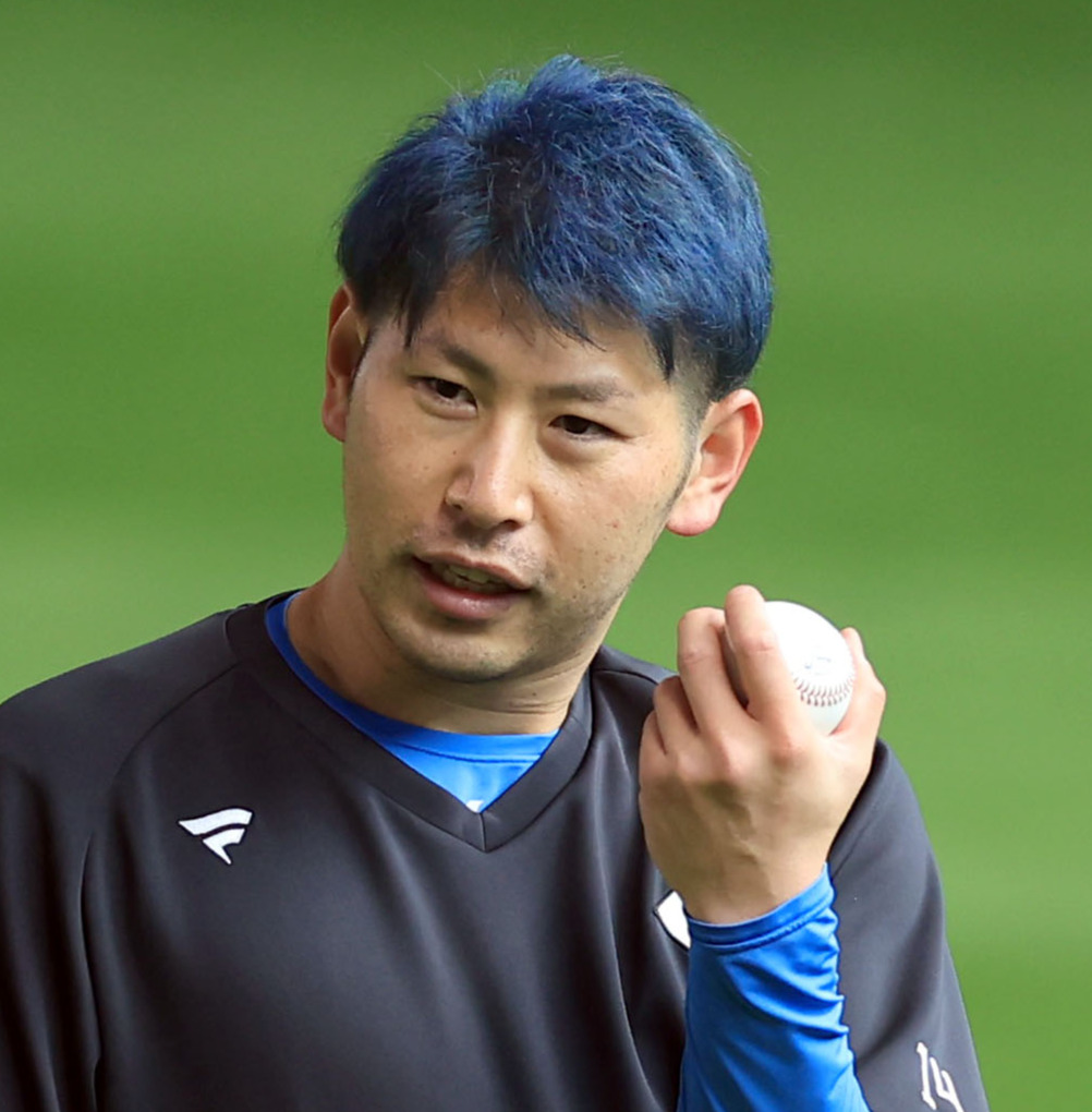 青い髪の日本ハム加藤貴之（2023年5月撮影）