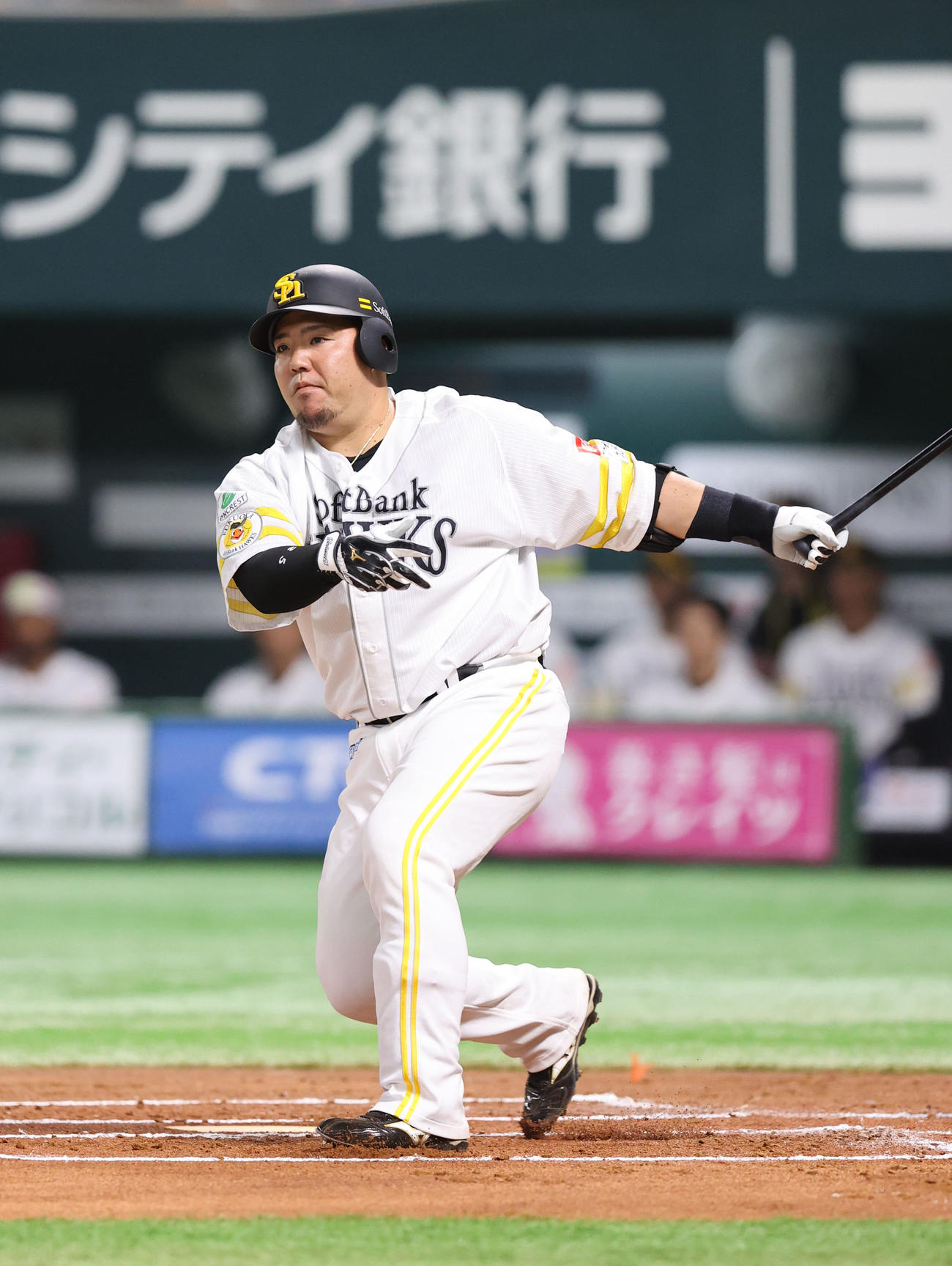 ソフトバンク対西武　1回裏ソフトバンク2死二塁、山川は空振りの三振（撮影・梅根麻紀）