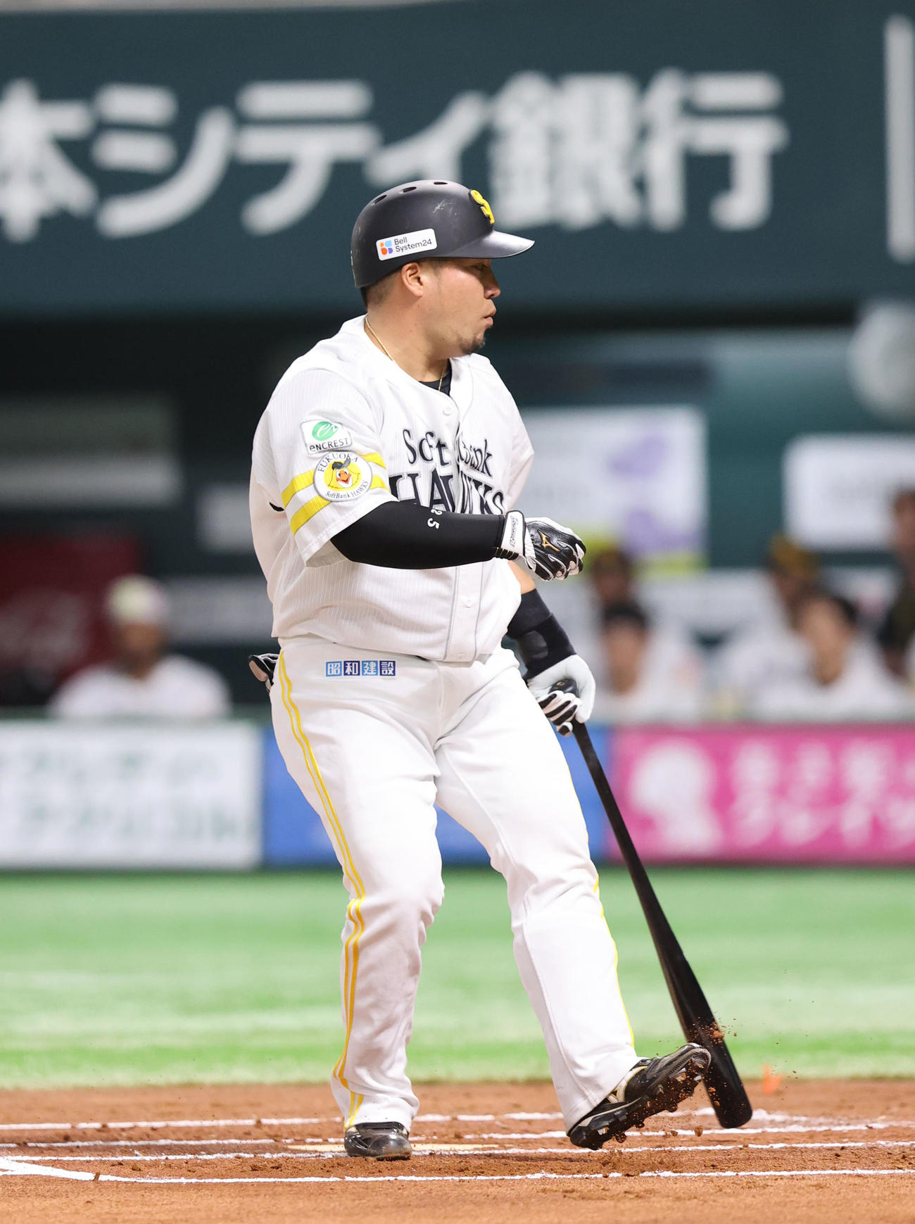 ソフトバンク対西武　1回裏ソフトバンク2死二塁、山川は空振りの三振（撮影・梅根麻紀）
