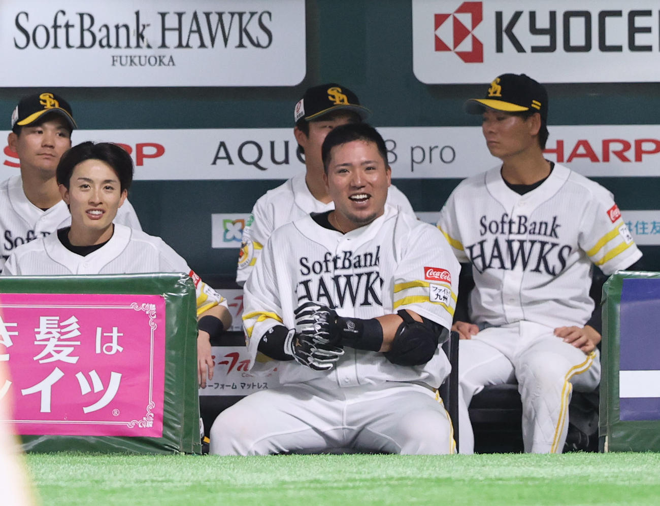 ソフトバンク対西武　6回裏ソフトバンク1死、山川は右飛に終わり残念そう（撮影・梅根麻紀）