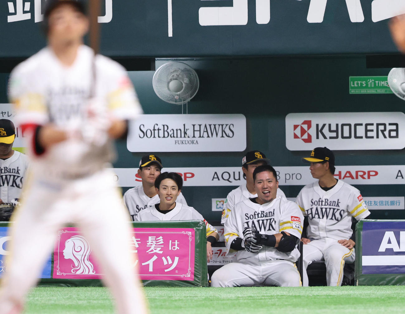ソフトバンク対西武　6回裏ソフトバンク1死、山川は右飛に終わり残念そう（撮影・梅根麻紀）