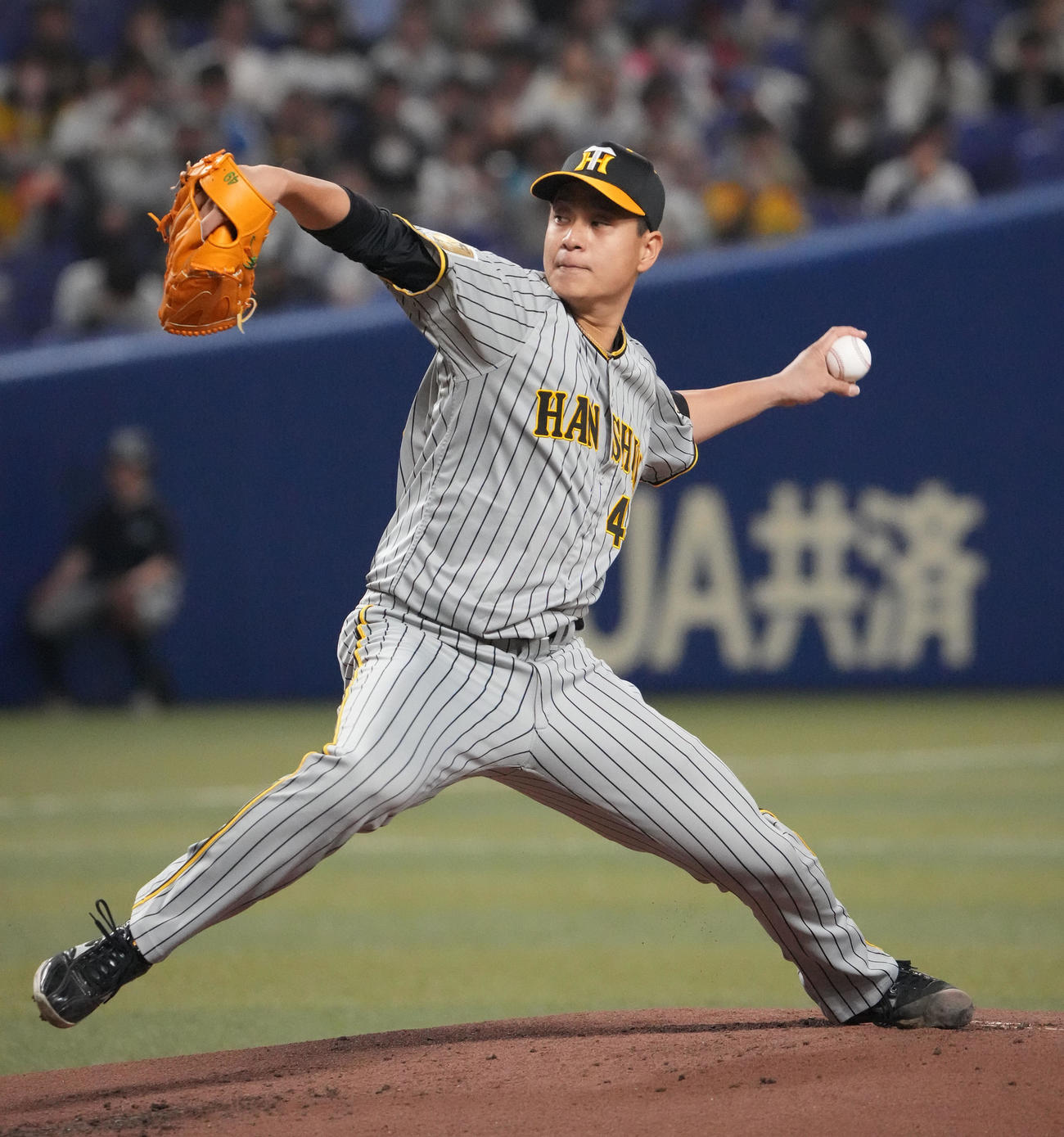 中日対阪神　1回裏、登板する阪神先発の大竹（撮影・森本幸一）