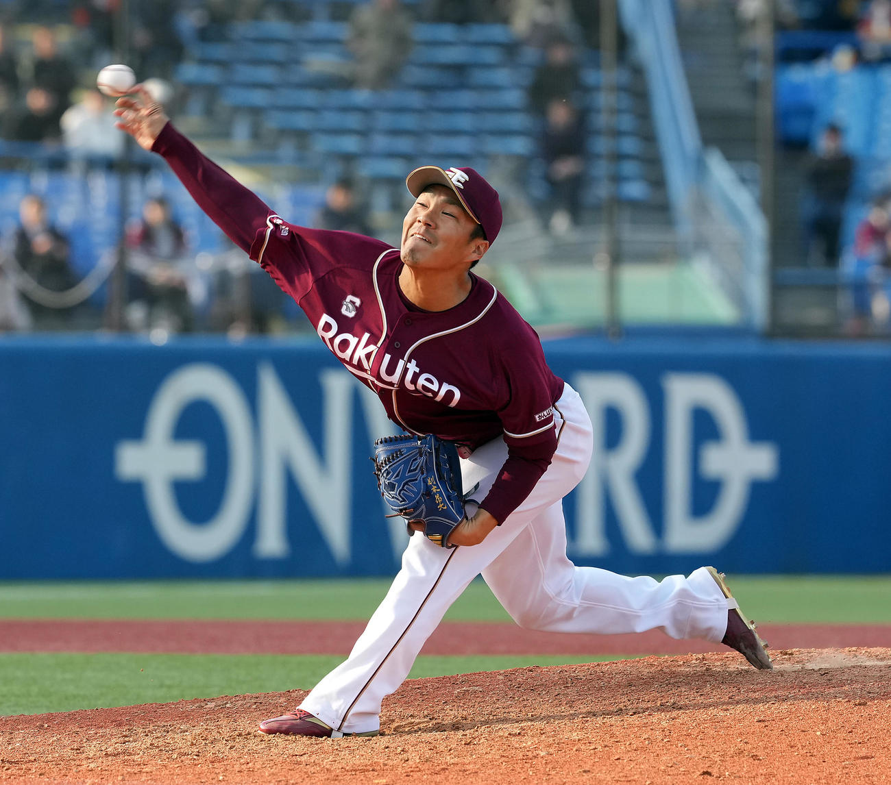ヤクルト対楽天　9回からマウンドに上がった楽天則本（撮影・たえ見朱実）