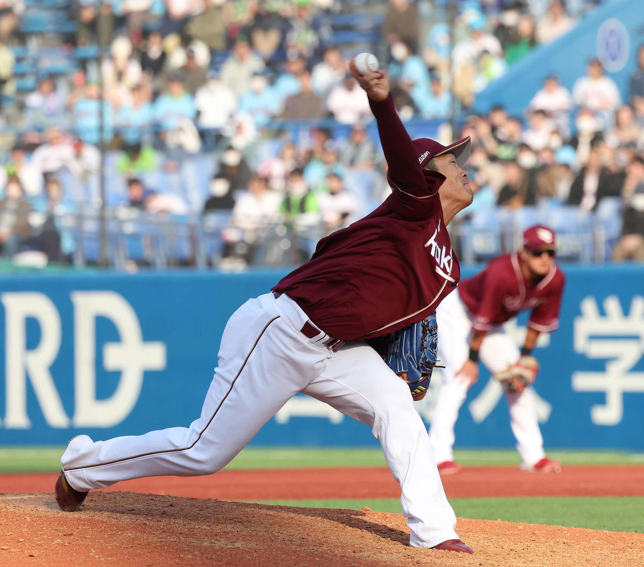 ヤクルト対楽天　9回、楽天4人目で登板した則本（撮影・丹羽敏通）