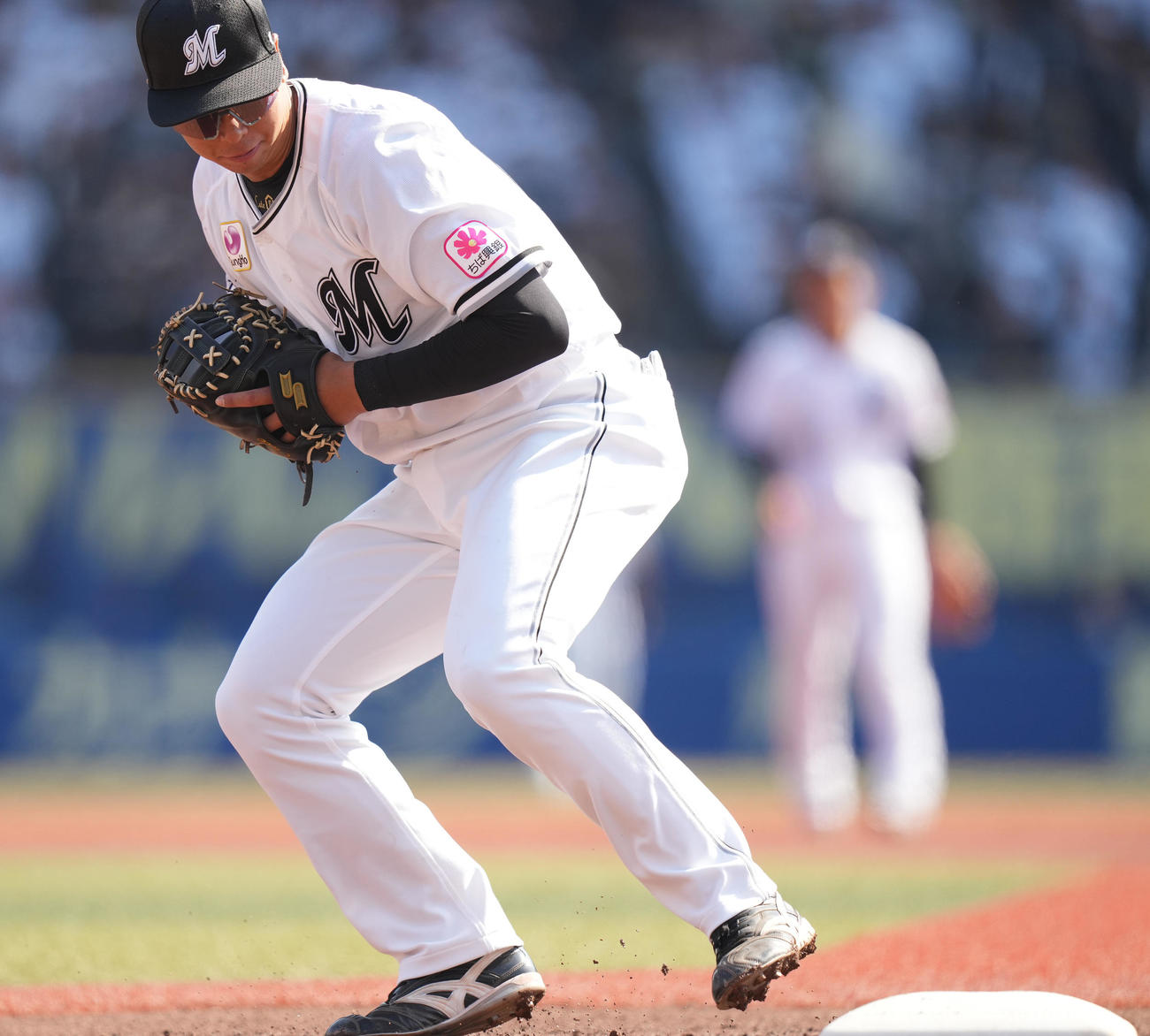 ロッテ対オリックス　6回表オリックス1死、西川のゴロを処理する一塁手上田（撮影・鈴木みどり）
