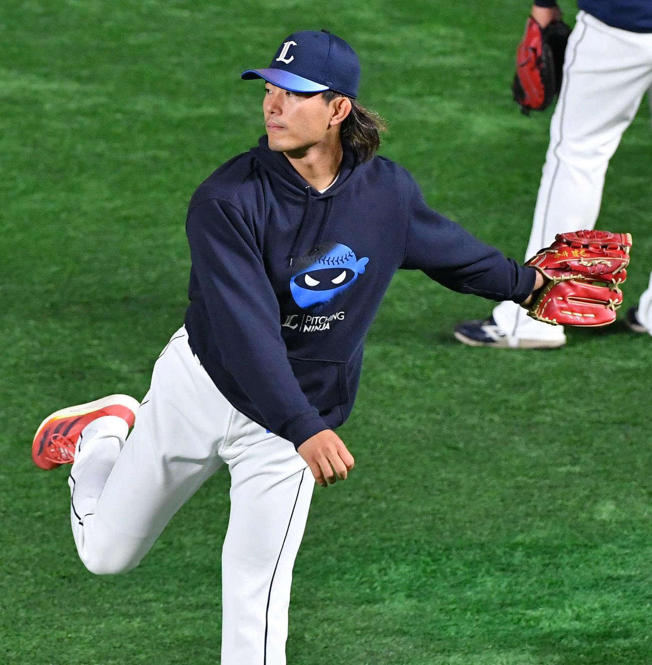 ソフトバンク対西武　キャッチボールを行う西武今井（撮影・岩下翔太）
