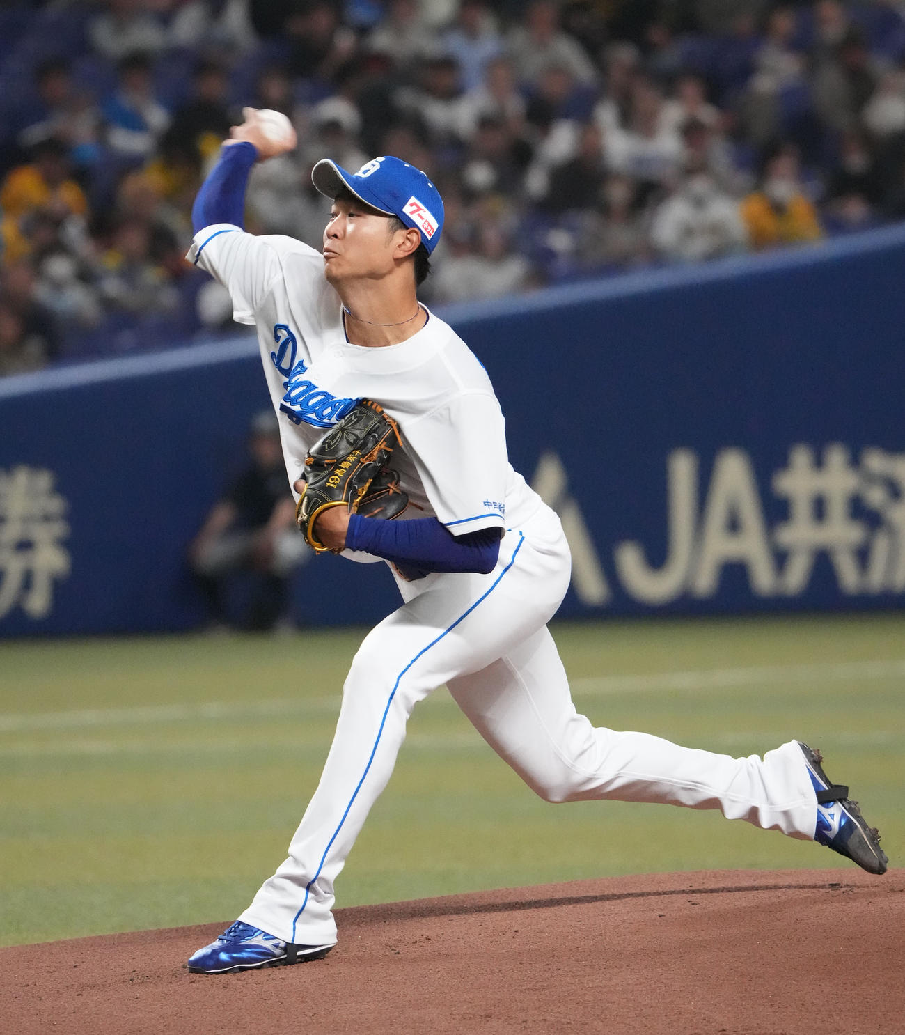 中日対阪神　1回表、登板する中日先発の高橋宏（撮影・森本幸一）
