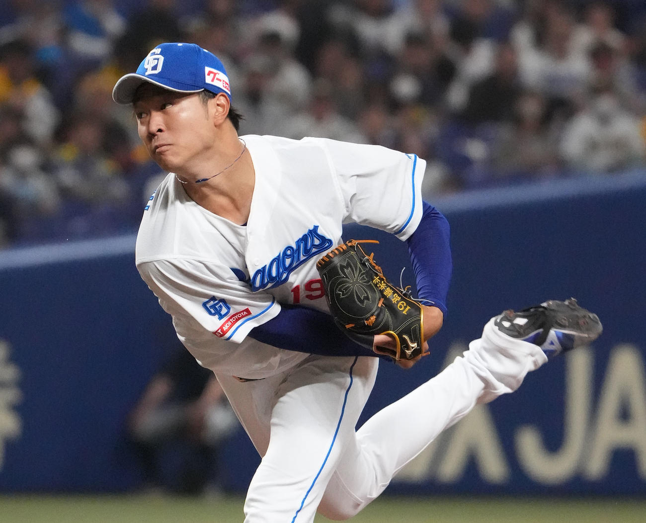中日対阪神　1回表、登板する中日先発の高橋宏（撮影・森本幸一）