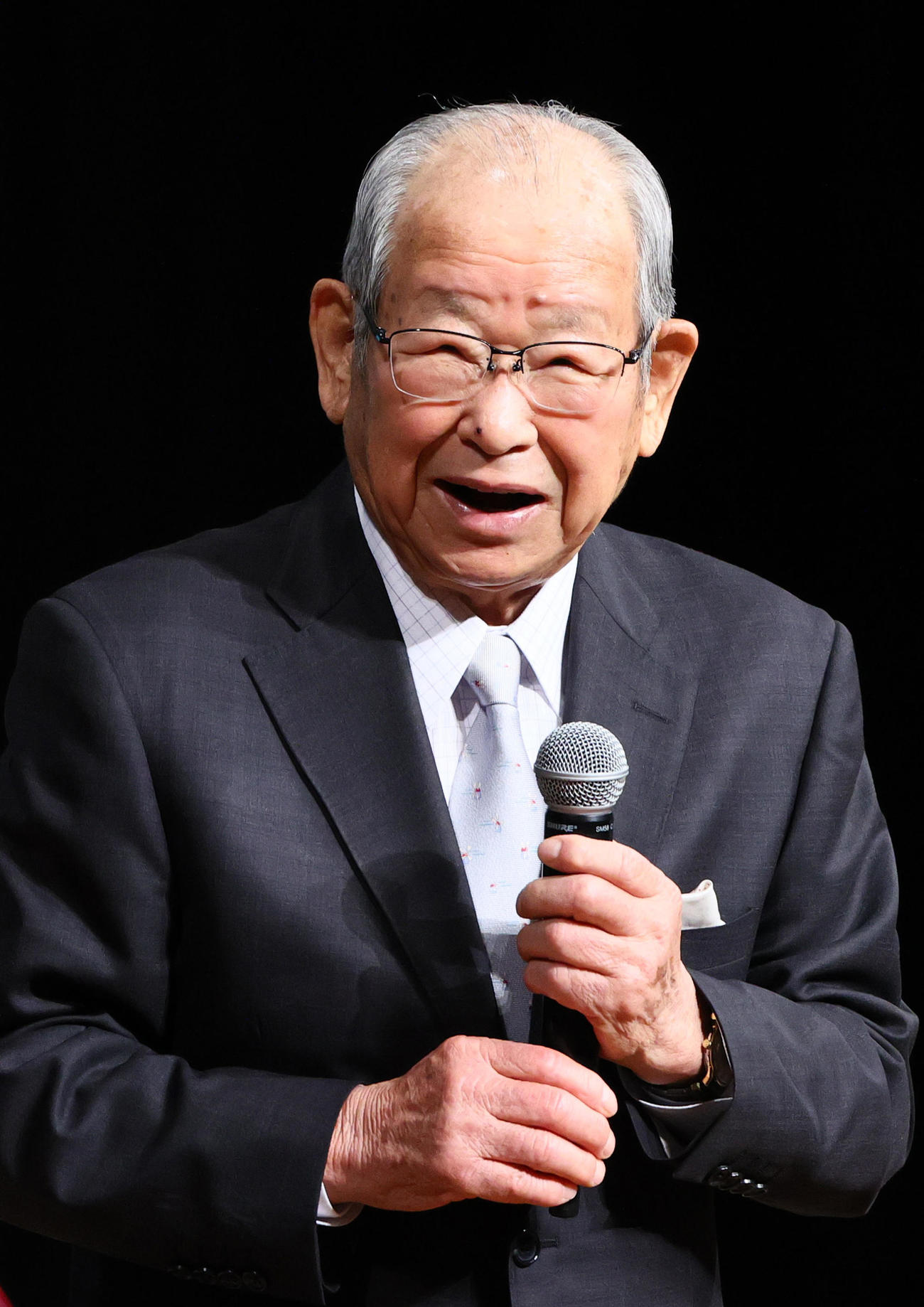 朗読会で笑顔を見せる日刊スポーツ評論家の吉田義男氏（撮影・上山淳一）