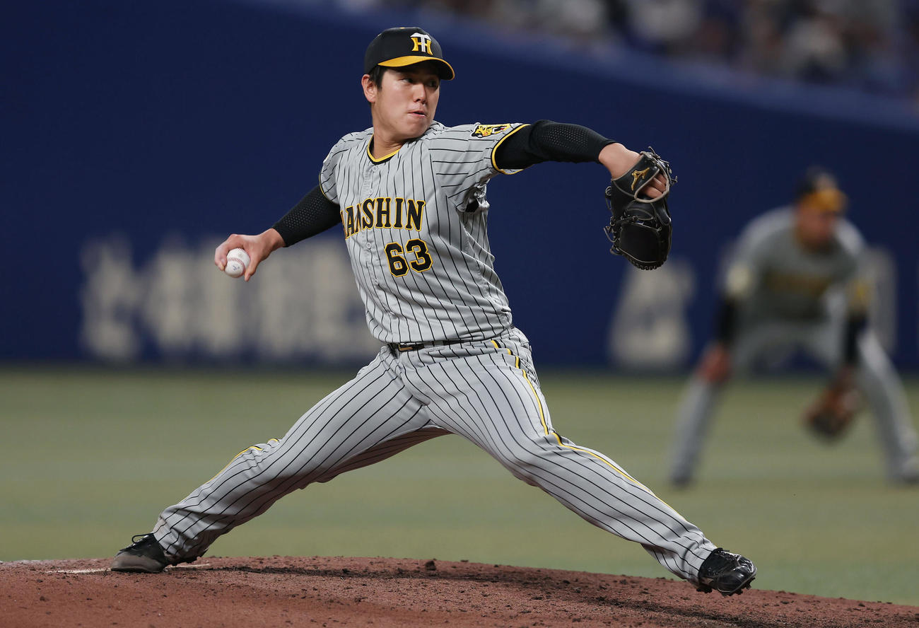 中日対阪神　力投する阪神3番手の石黒（撮影・前田充）