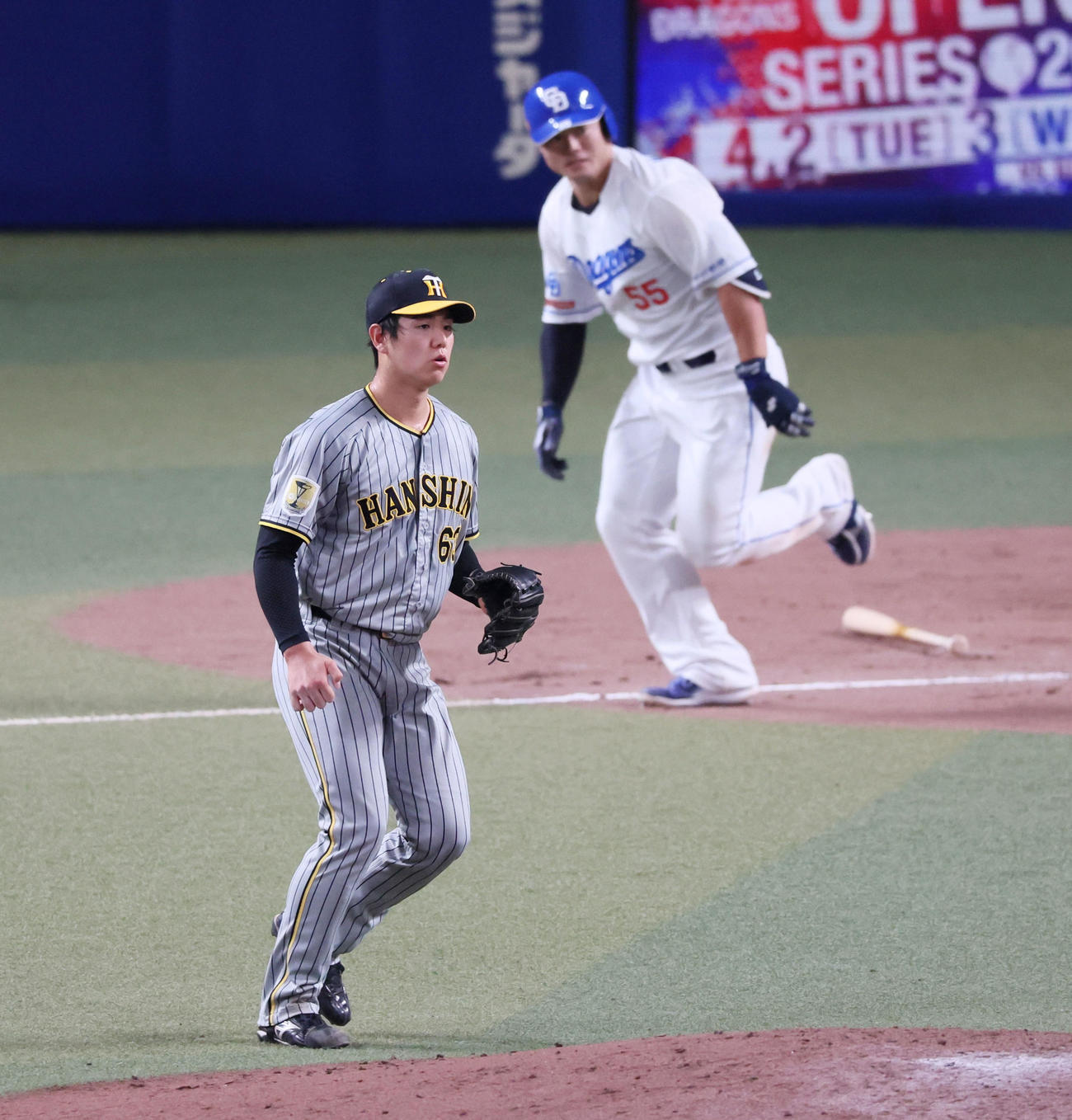 中日対阪神　7回裏中日2死満塁、石黒は細川に適時内野安打を許し失点（撮影・加藤哉）
