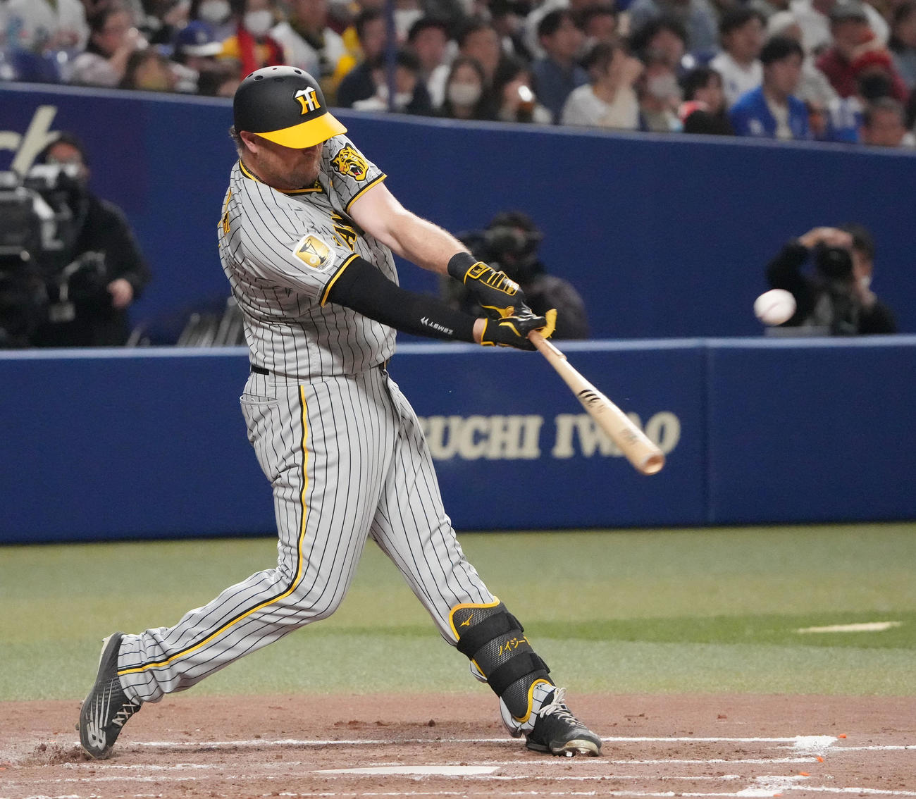 中日対阪神　3回表阪神1死一、二塁、右前打を放つノイジー（撮影・森本幸一）