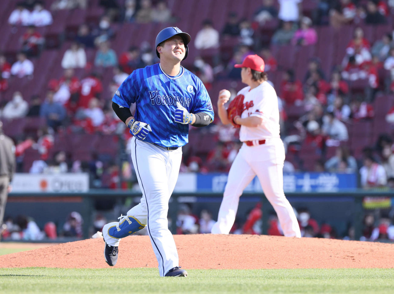 広島対DeNA 7回表DeNA無死、代打の牧秀悟は邪飛に終わる（撮影・加藤孝規）