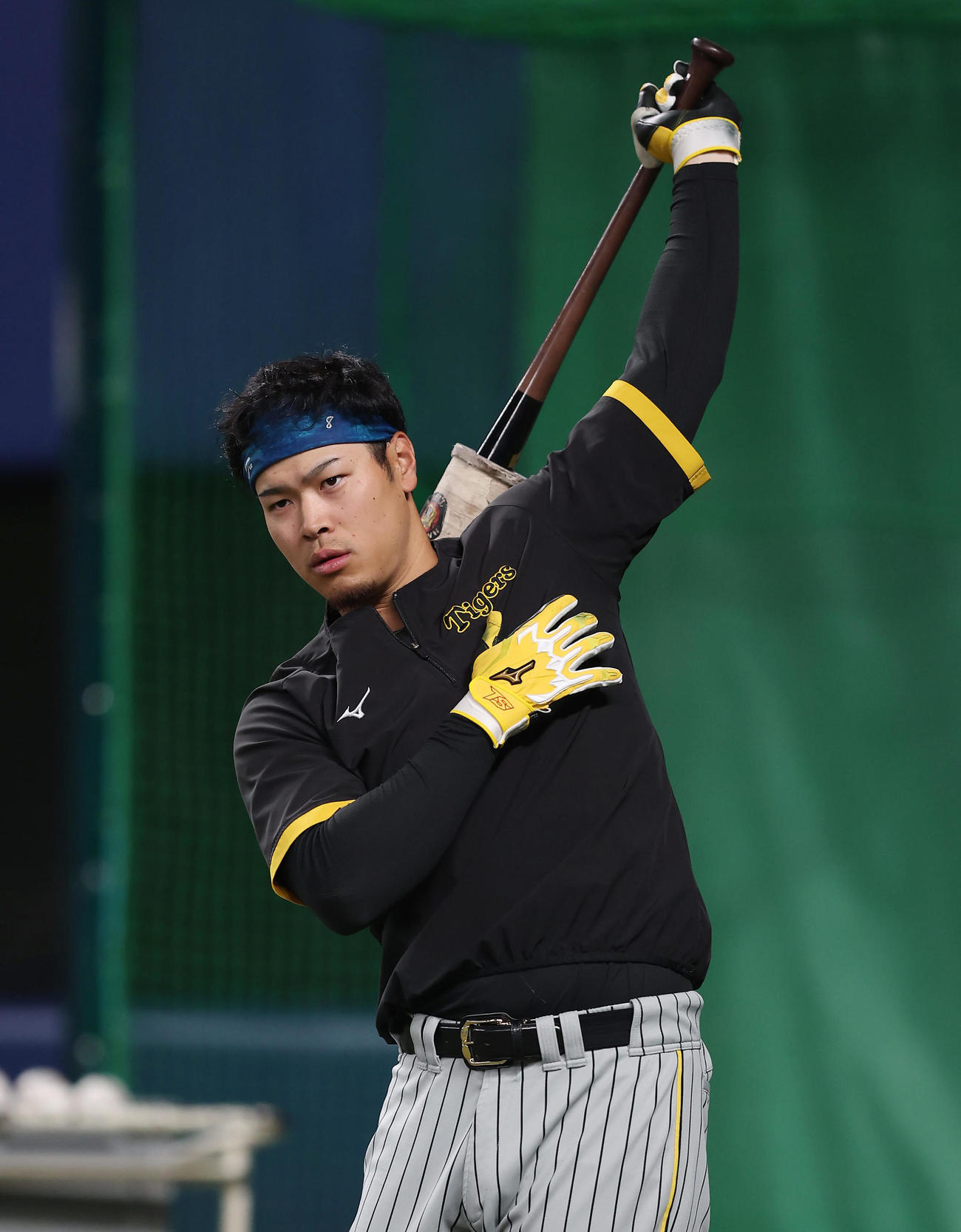 中日対阪神　試合前練習に臨む阪神佐藤輝（撮影・前田充）