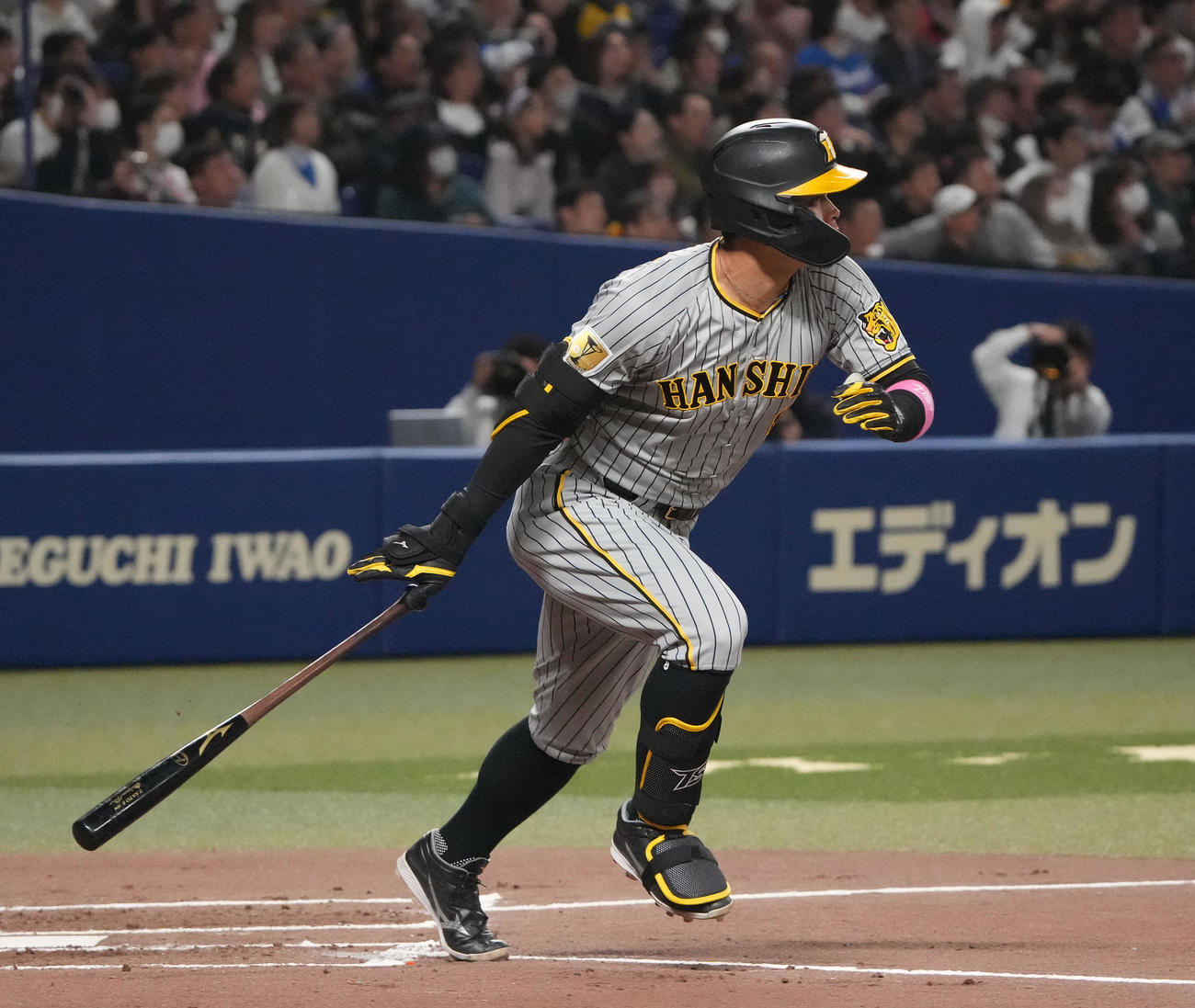 中日対阪神　2回表阪神1死、中二塁打を放つ佐藤輝（撮影・森本幸一）
